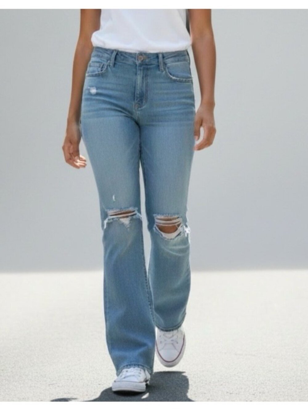 American Eagle Low Rise Flare Light Wash Size 16 Distressed Knee Festival Rodeo